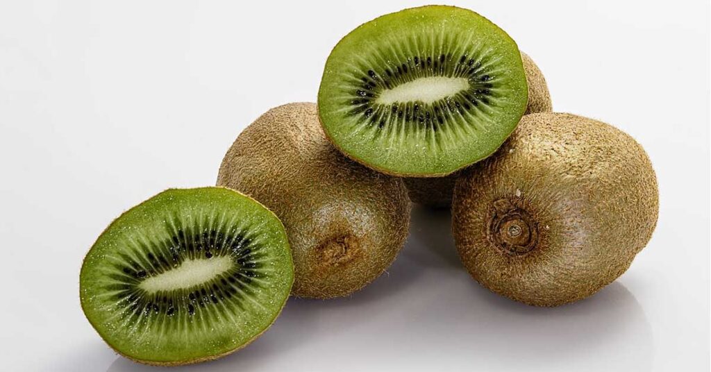 Amazing Facts Benefits of Kiwi Fruit in Hindi